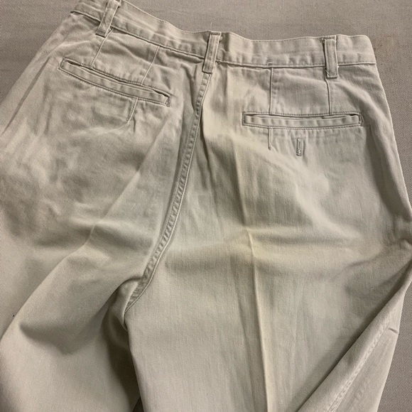 31x32 Flat Front GAP Khaki Slacks like new - Picture 4 of 4
